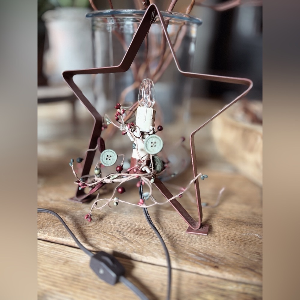 Primitive / Farmhouse Rustic Star Lamp - Picture 7 of 8